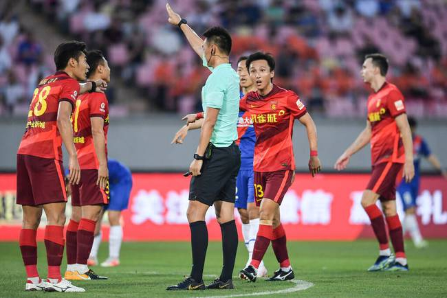 金州勇士迎中超关键赛；集结日临场应变；质疑声仍在；数据趋势出现新变化的简单介绍