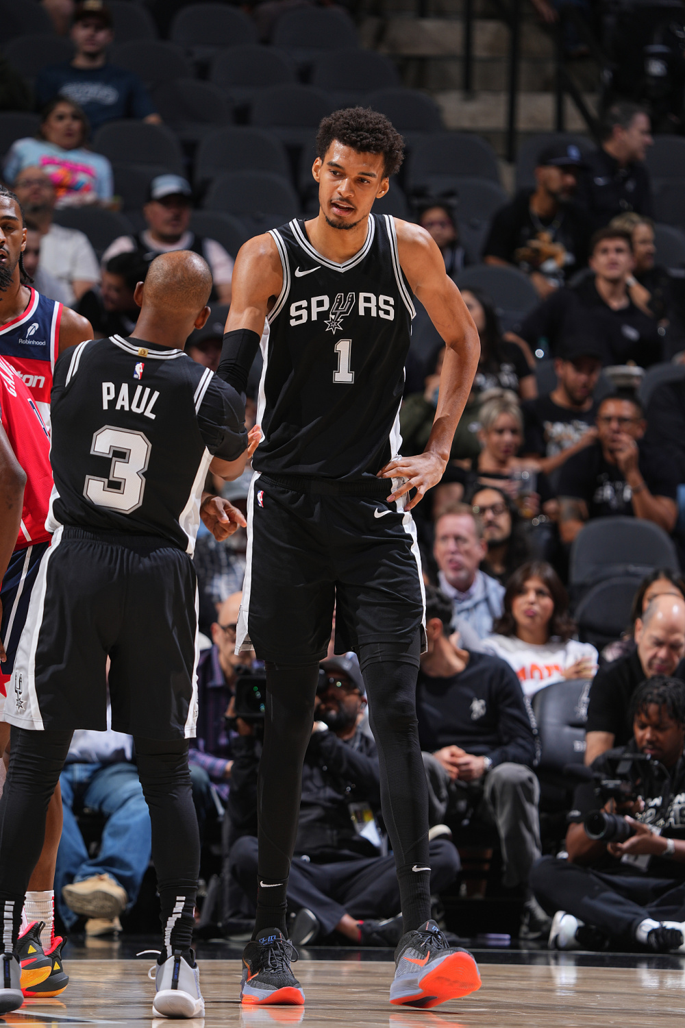 关于印第安纳步行者训练开放日,今夜回应争议引欢呼,NBA常规赛在即,身体对抗强度拉满的信息 关于印第安纳步行者训练开放日,今夜回应争议引欢呼,NBA常规赛在即,身体对抗强度拉满的信息